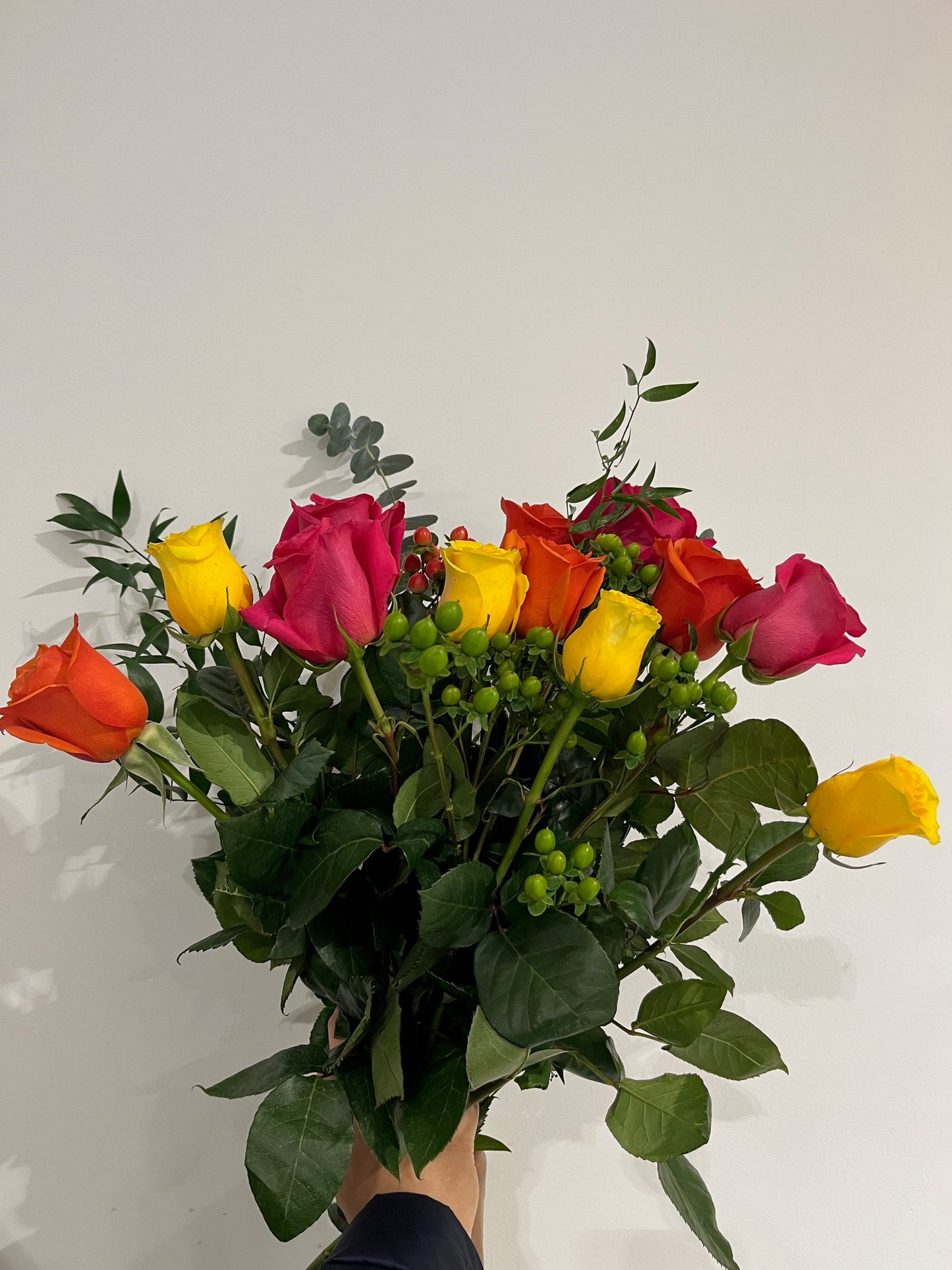 Traditional Dozen Rose Bouquet (Pick your Colour!)