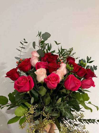 Traditional Eighteen Rose Bouquet (Pick your Colour!)